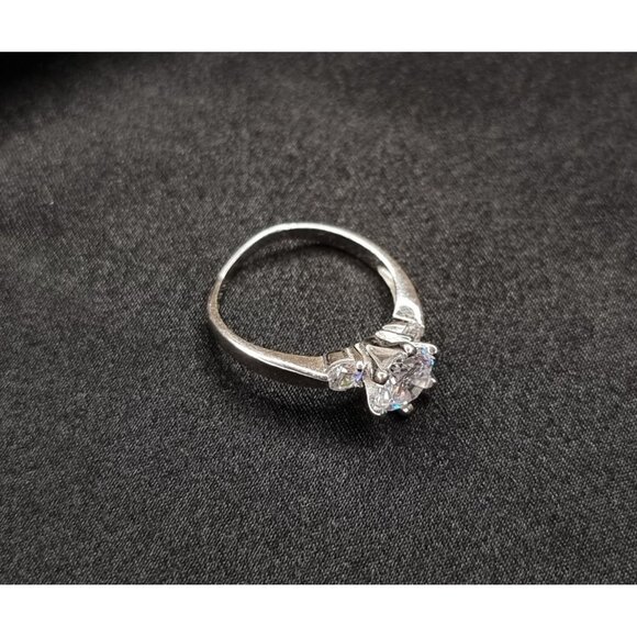 925 Sterling Silver Ring With Trio CZ Stones Size 7.25 - Picture 4 of 4